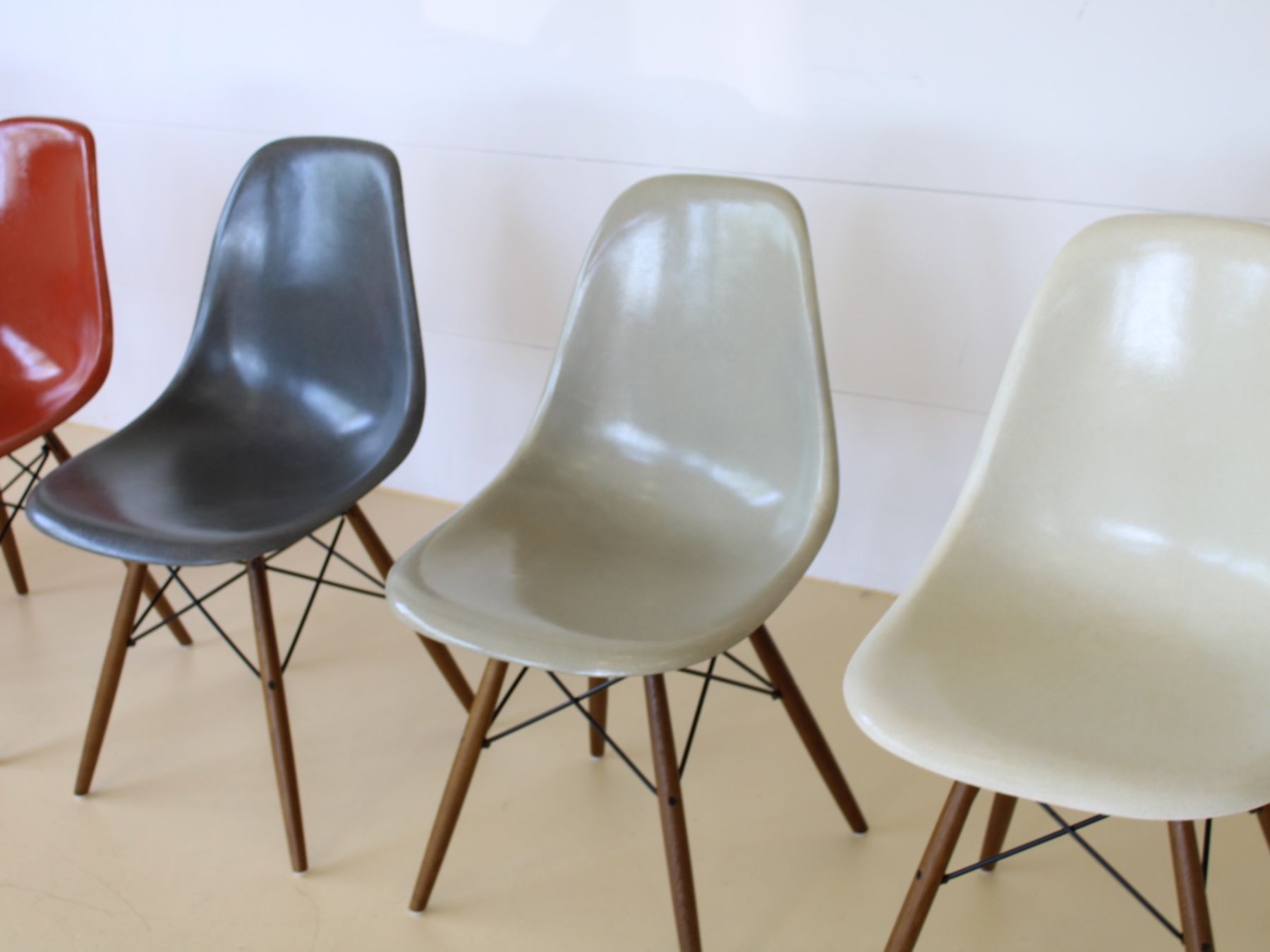 Herman Miller Sedie: Eames Fiberglas Stühle, Hermann Miller – Usato da Meinisberg venduto da atelier_TILIJA 5