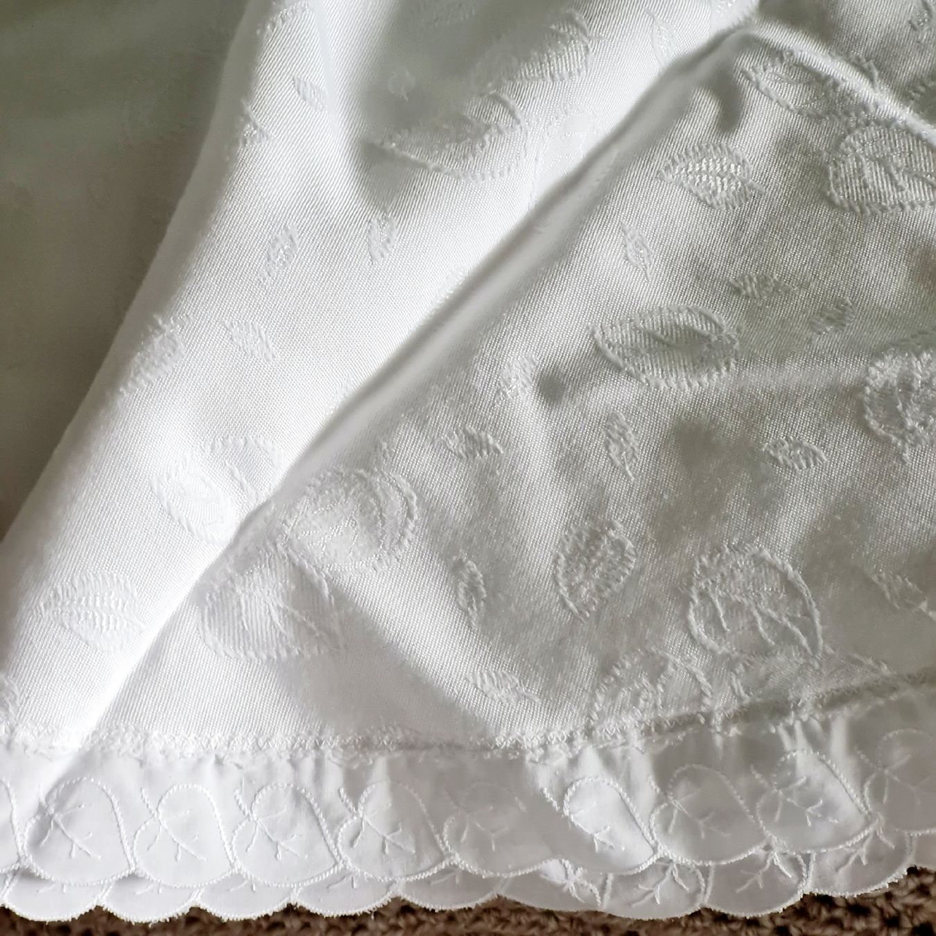 Altra biancheria da tavola: Tischtuch rund mit schönen Muster ca.150cm – Usato da Siebnen venduto da annigannig