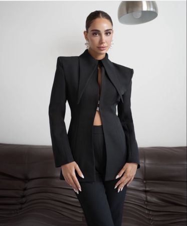 Damen Blazer schwarz tailliert modern neuwertiger Zustand