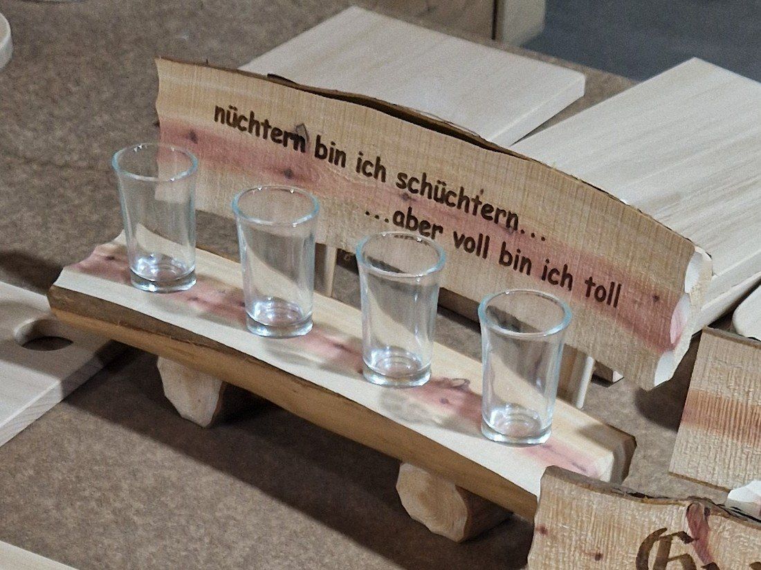 Tutte le decorazioni: Schnapsbänkli mit Gravur mit Wunschtext – Nuovo e nell'imballaggio originale da Niederried Interl venduto da hpfister
