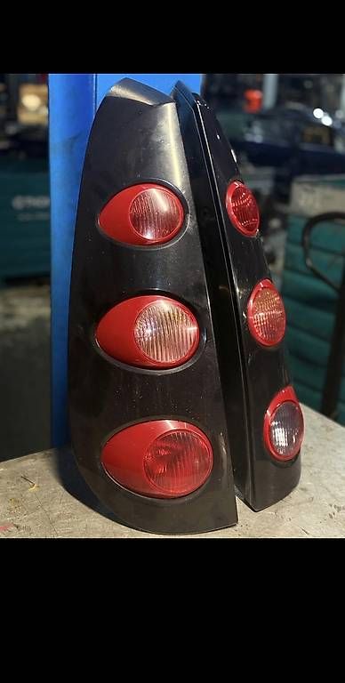 Tutti pezzi di ricambio auto: Smart Forfour 454 Rückleuchte – Usato da Udligenswil venduto da Sch2s 1