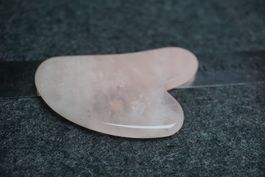 Gua Sha Massager aus Rosenquarz