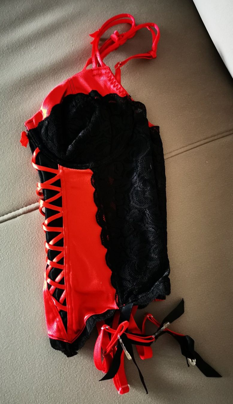 Altra biancheria intima: Corsage Strapse Schwarz Rot mit Spitze Grösse Cup B 075 – Nuovo (secondo la descrizione) da Märstetten venduto da DyRaZsu 4