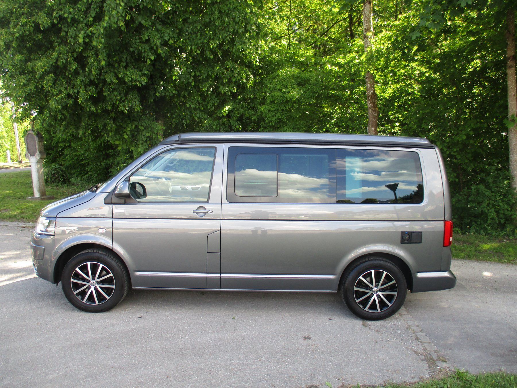 VW Camping Fahrzeuge: VW T5 Califonia inkl Garantie – Gebraucht aus Riedholz von Riedholz-Garage 6