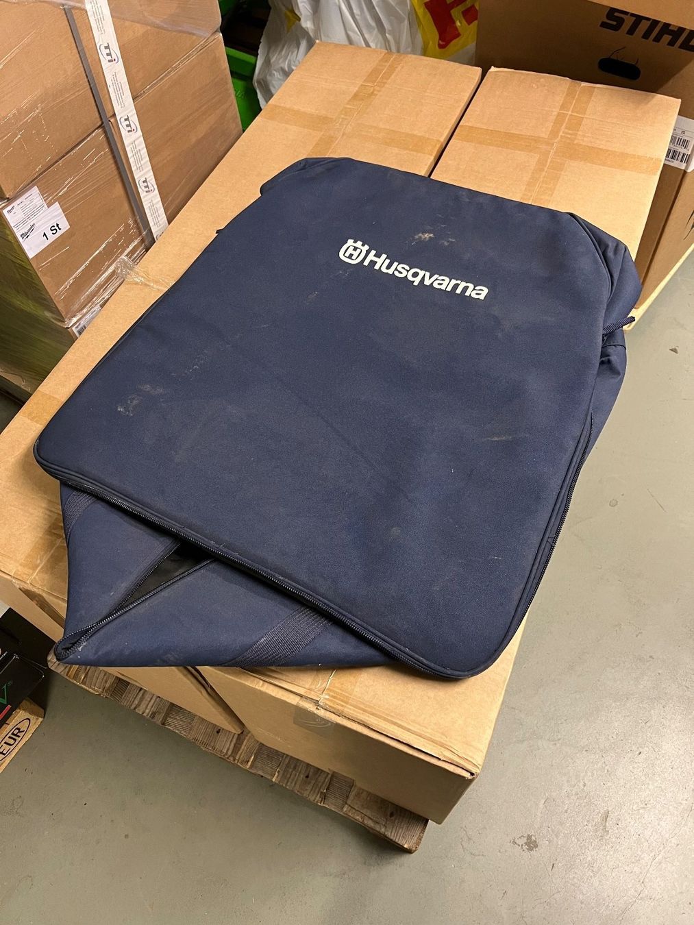 Husqvarna Tagliaerba: Husqvarna Automower Tragetasche – Nuovo (secondo la descrizione) da Lenzburg venduto da billistar 1
