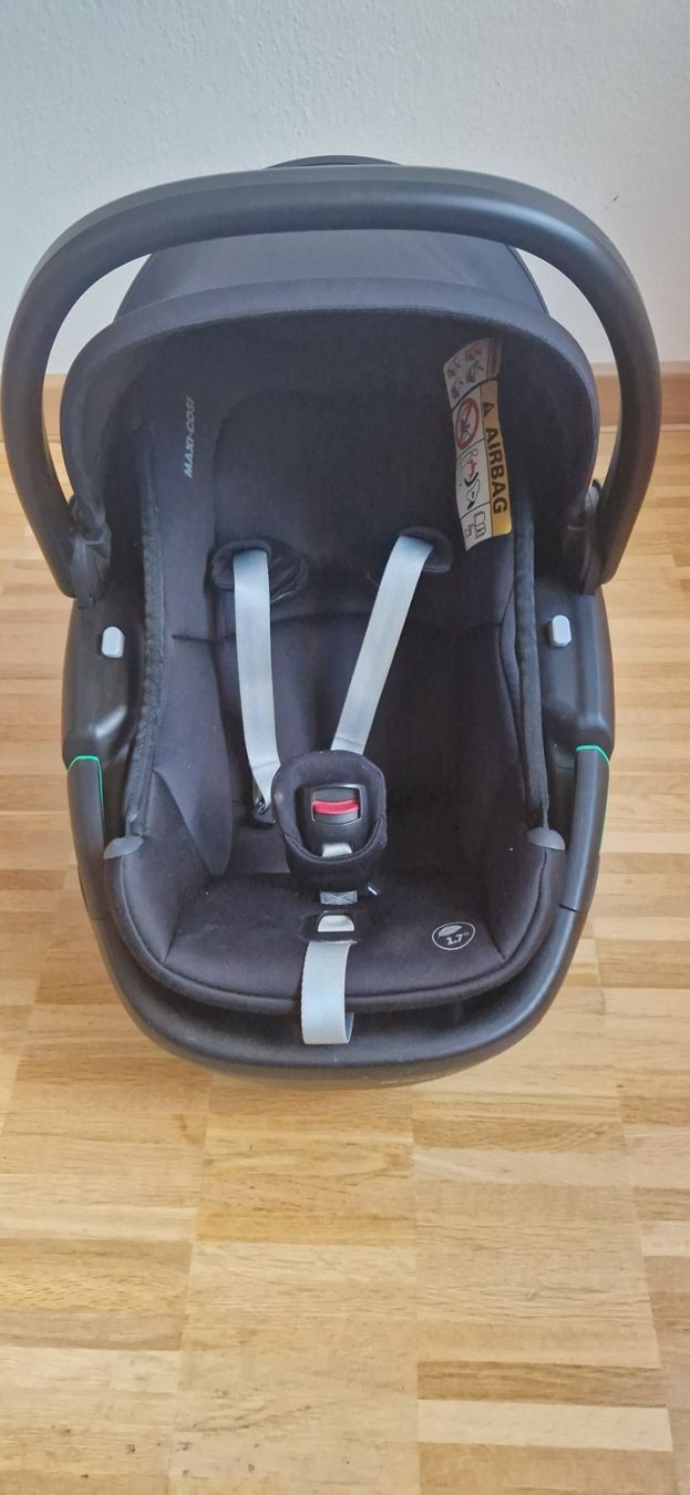 Maxi-Cosi Seggiolini per auto: Babyschale Maxi Cosi CORAL 360. Grosse Hilfe für Mama! – Usato da Basel venduto da Bernosina