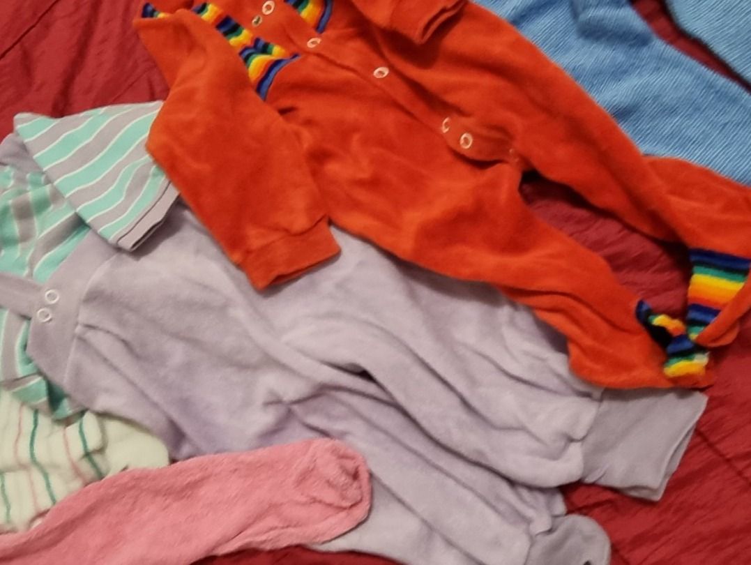 Pyjamas & Ähnliches: Baby Strampler 2  Stück – Gebraucht aus geroldswil von Gumball1 3