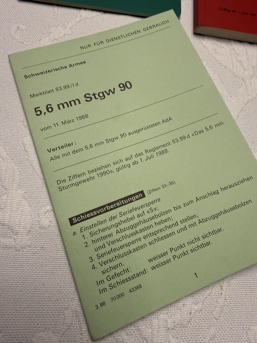 Bücher: 4 Armee Schweiz Reglemente Top Zustand – Gebraucht aus Altdorf UR von rlx 4