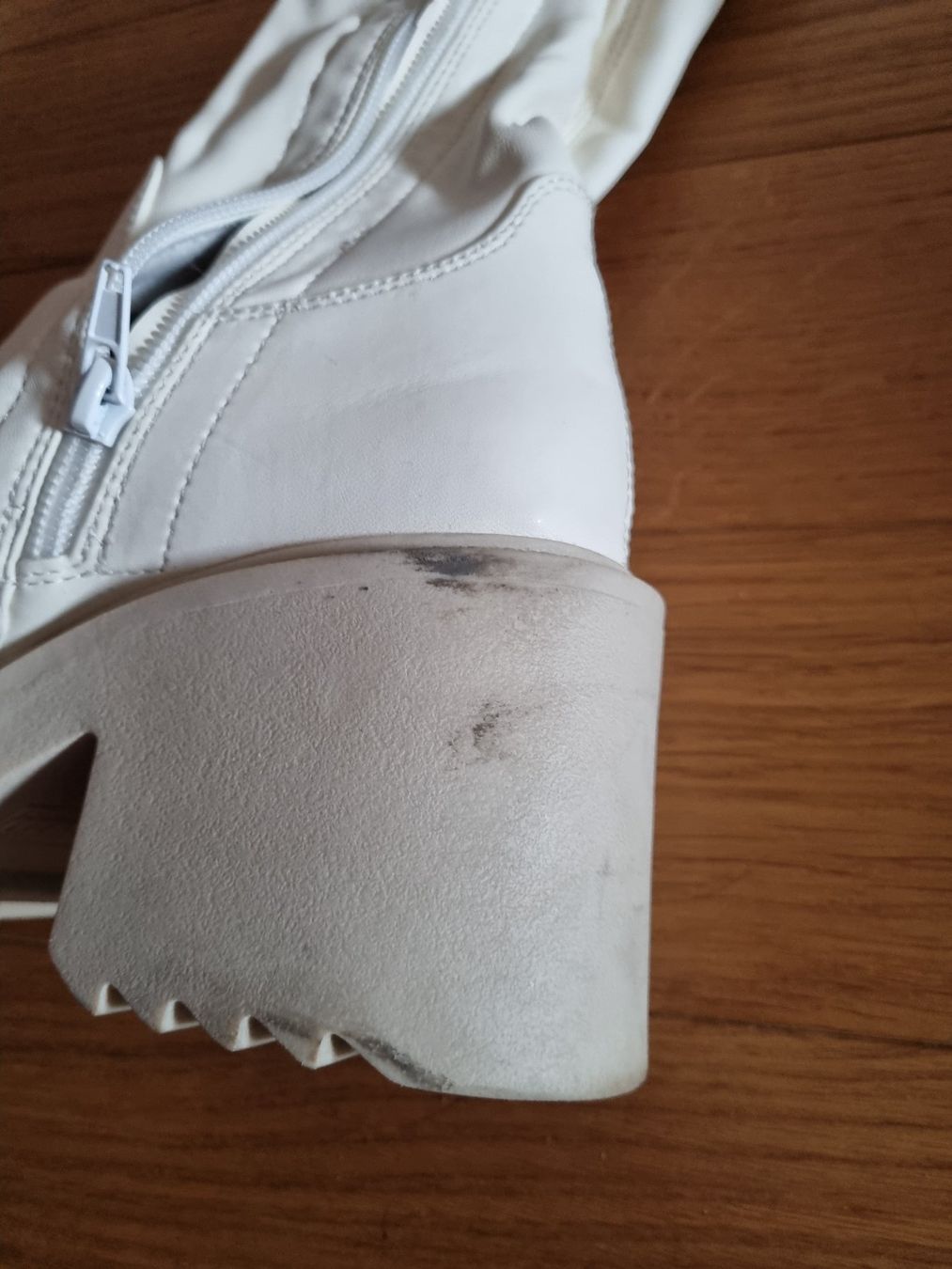 Scarpe da donna: Hohe Stiefel, weiss – Usato da Bonstetten venduto da LaurenQ2 5