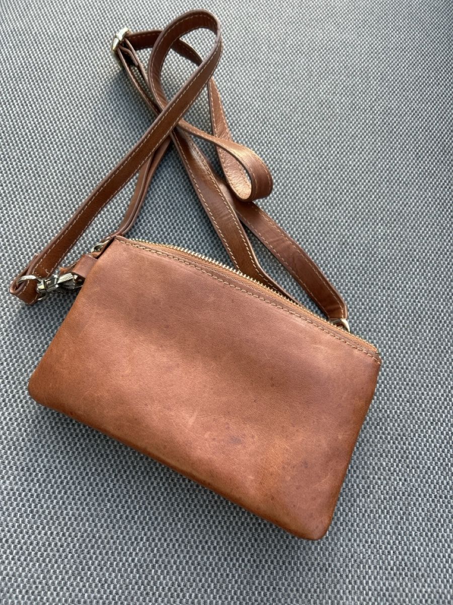 5th Avenue Taschen für Damen: Ledertäschli von 5th Avenue – Gebraucht aus Erlinsbach SO von hallon480 1