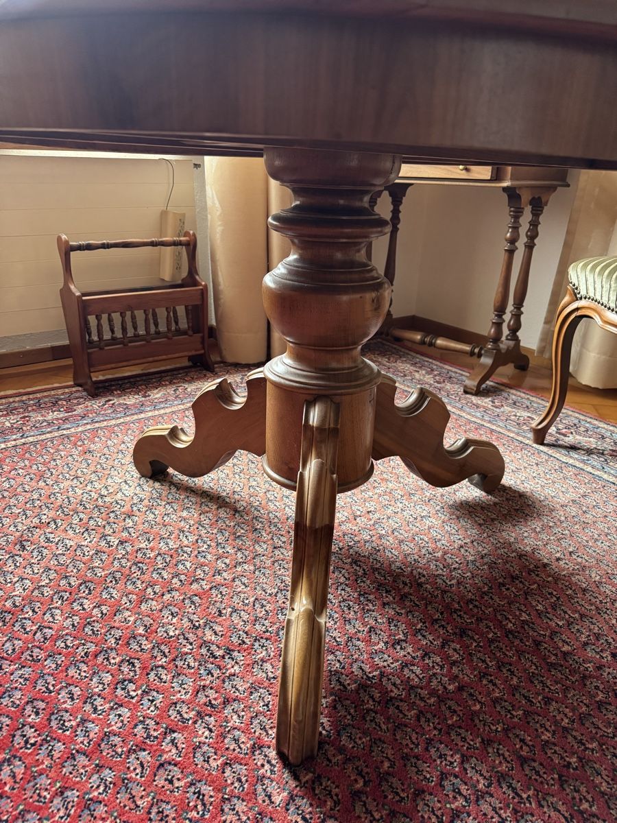 Tables: Louis Philippe Tisch rund / 72cm hoch – D'occasion à siebnen par minte 1