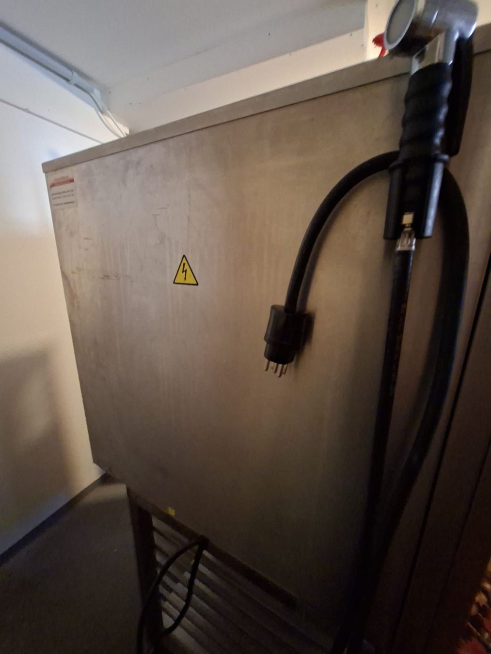 Hugentobler Backöfen: Hugentobler Gastrosteamer Practico Vision mit Gestell – Gebraucht aus Rümlingen von mor4638li 7
