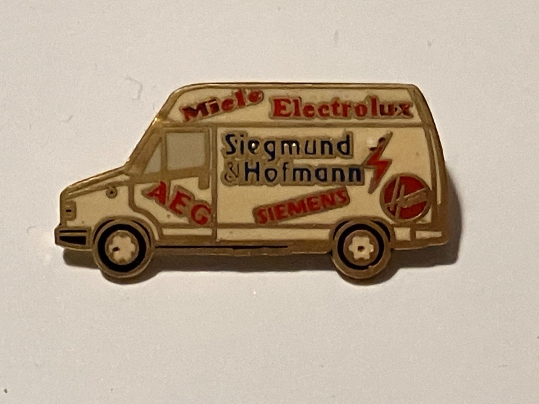 Placchette & Badge: 1 Pin Siegmund & Hofmann Elektrogeräte – Usato da Basel venduto da djwwpp