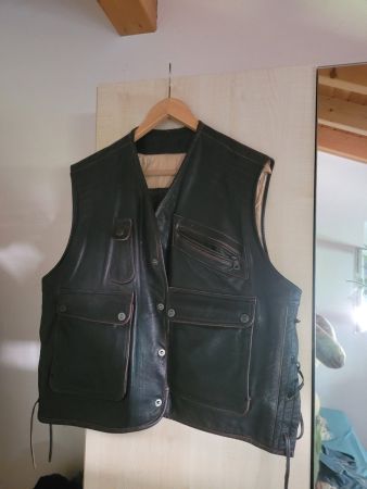 Biker Leder Weste/Gilet 2XL schwarz Grösse 56 gebraucht