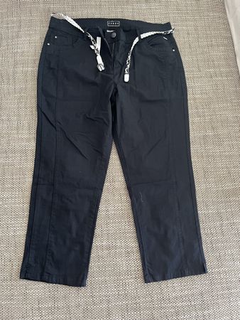 Canda Stoffhose Gr. 42 – Schwarz mit geflochtenem Gürtel 