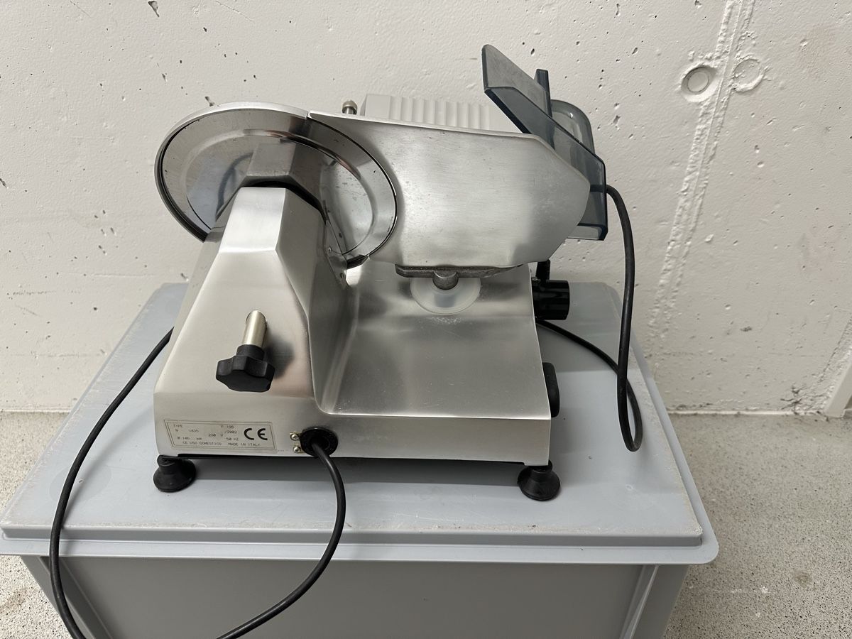 Elettrodomestici da cucina: Aufschnittmaschine Gastro – Usato da Ebikon venduto da Gaenggeliwaar 1