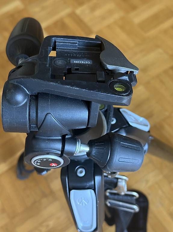 Treppiedi & Teste: Pied manfrotto carbone 055 – Usato da Renens VD venduto da Ypc0 3