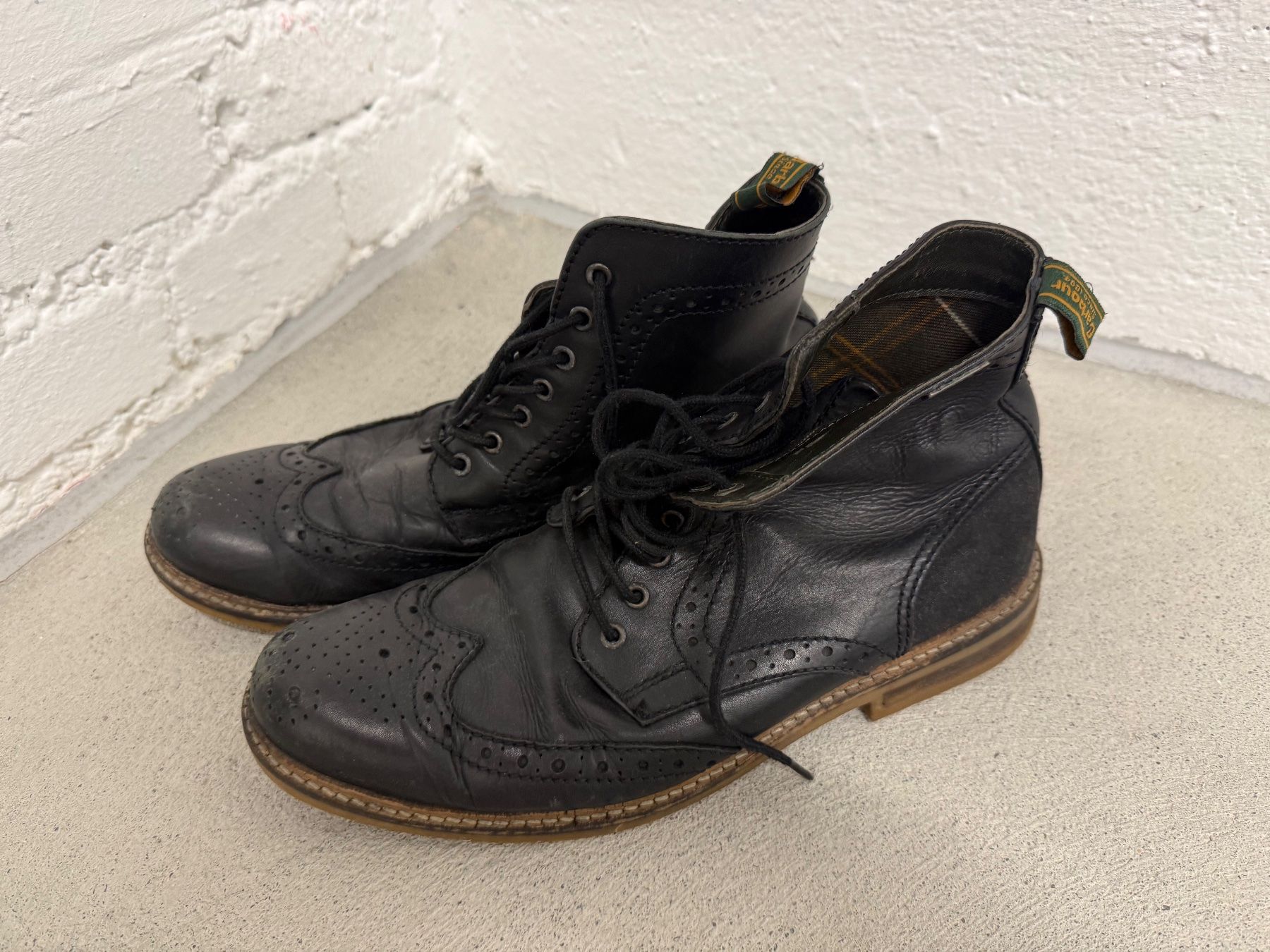 Barbour Herrenschuhe: Barbour Leather Brogue Boots - UK 9 – Gebraucht aus Zürich von qggq