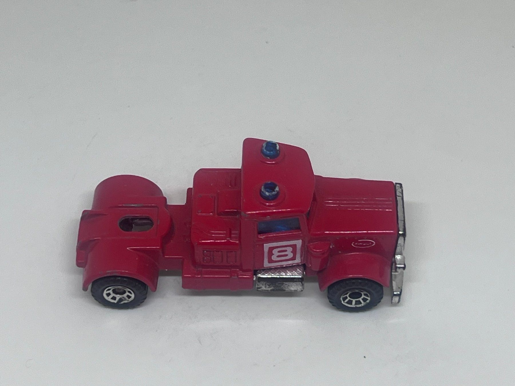 Matchbox Modellini d'auto: Matchbox Peterbilt Fire Truck #786 – Usato da Wildegg venduto da LaaBoutique 1