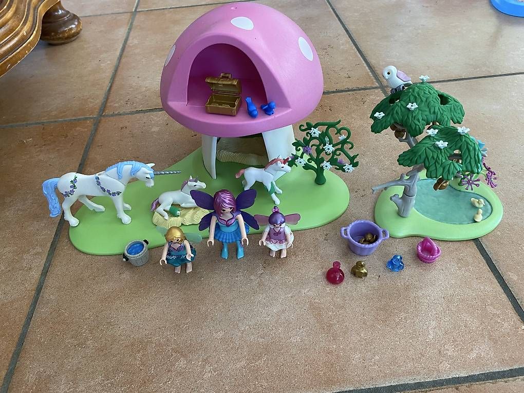 Giocattoli: Playmobil Pilzhaus mit Feen und Einhörner  – Usato da Henggart venduto da Chlungele