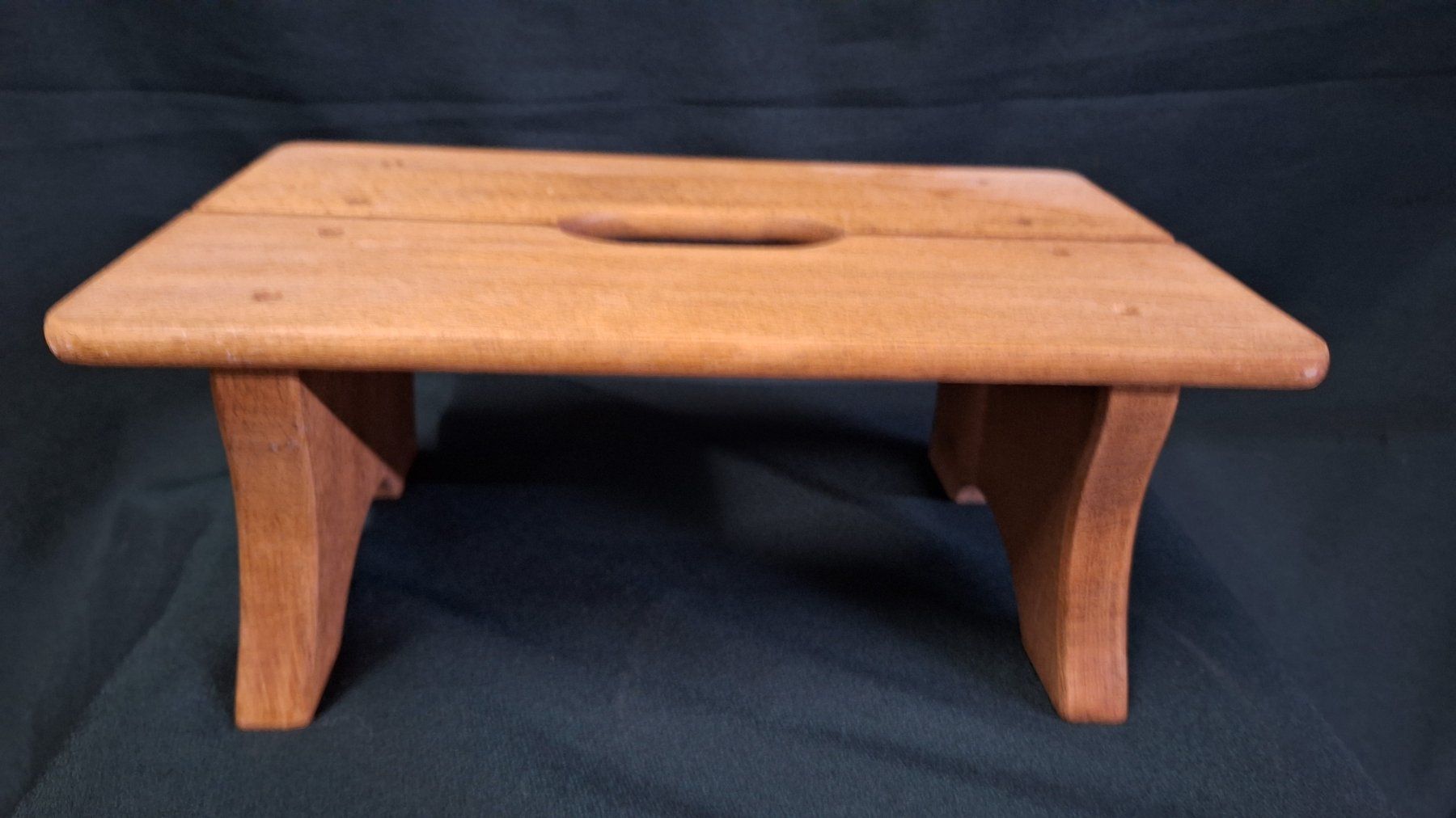 Sgabelli: hübscher Holzschemel mit Eingriff, Vintage – Usato da Arlesheim venduto da shopradl 1