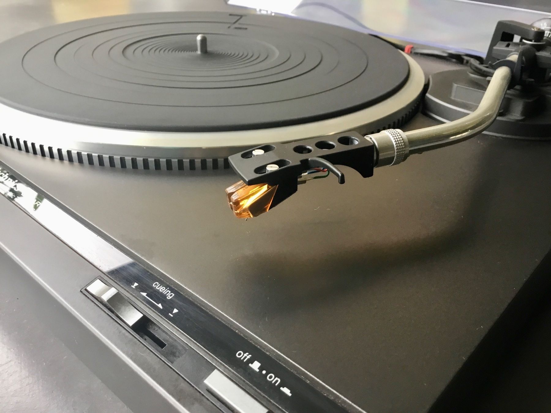 Technics Plattenspieler: Plattenspieler Technics SL-Q303 – Gebraucht aus Eggersriet von  4