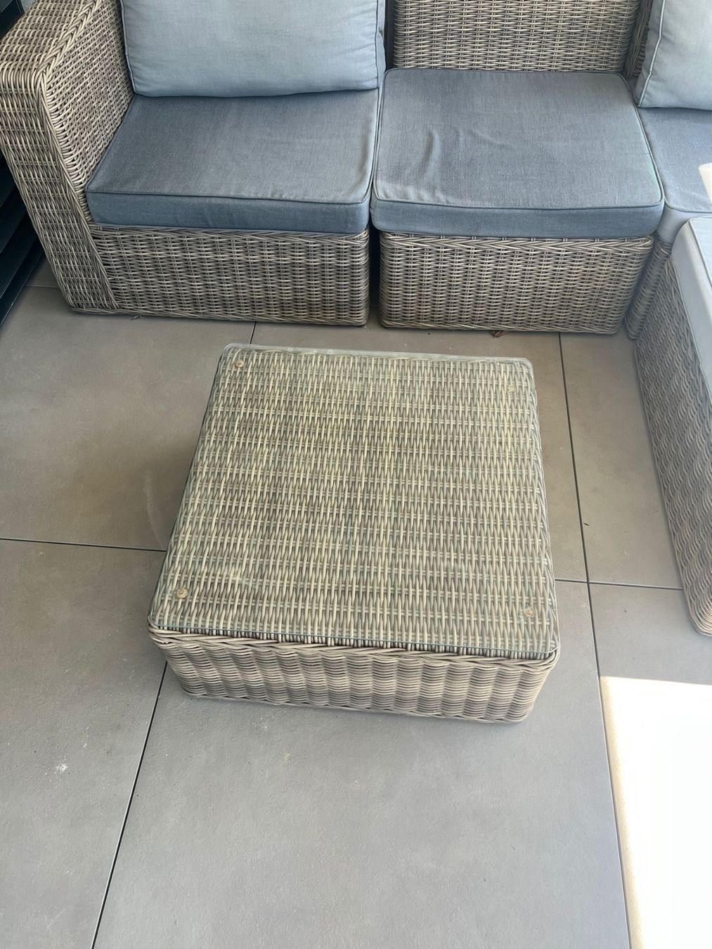 Chaises longues: Rattanlounge inkl. Loungetisch – D'occasion à Gunzgen par lea_wy8h 6