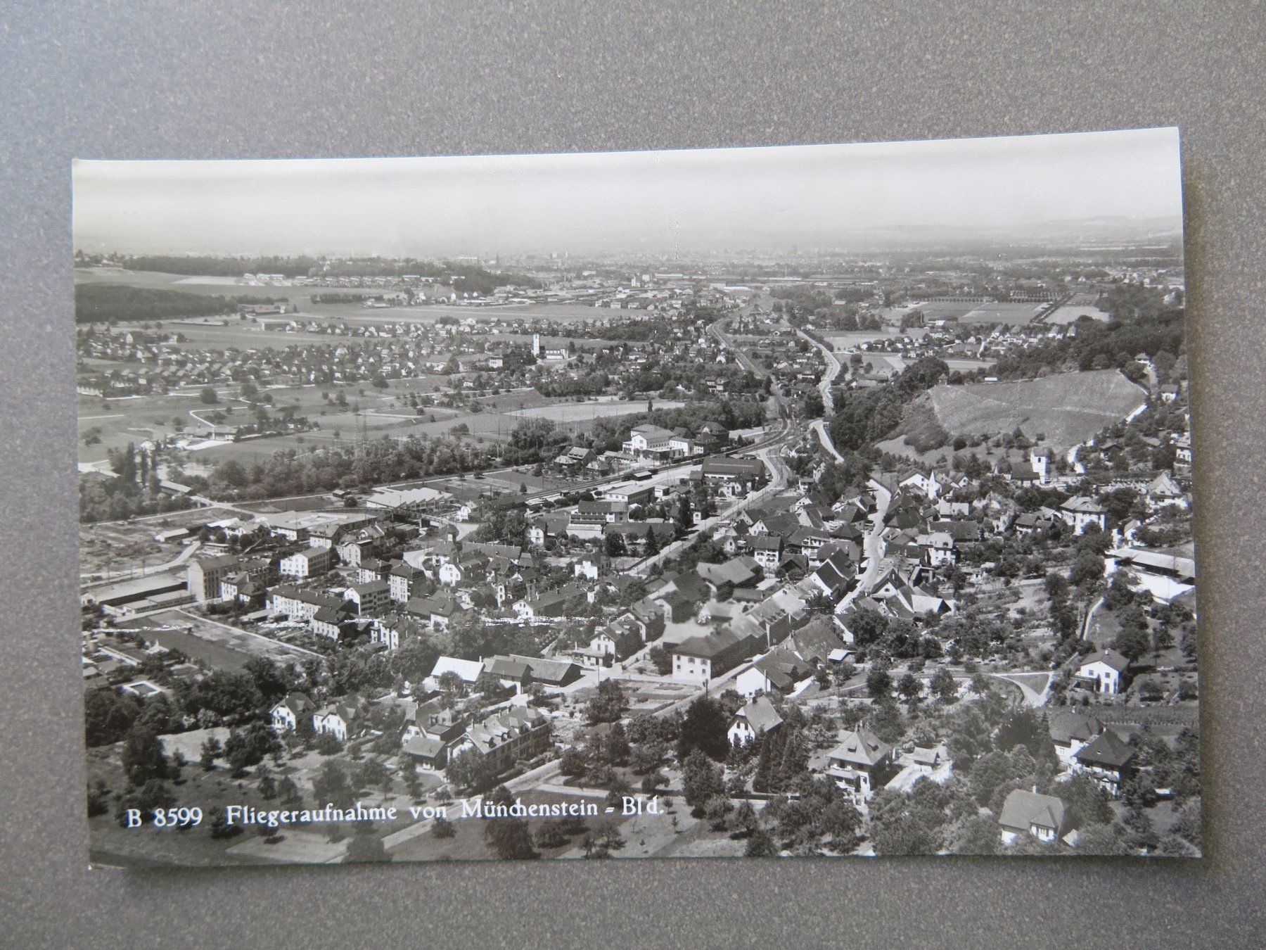 Cartoline postali: MÜNCHENSTEIN BLD. - FLIEGERAUFNAHME – Usato da Wittenbach venduto da lipasal