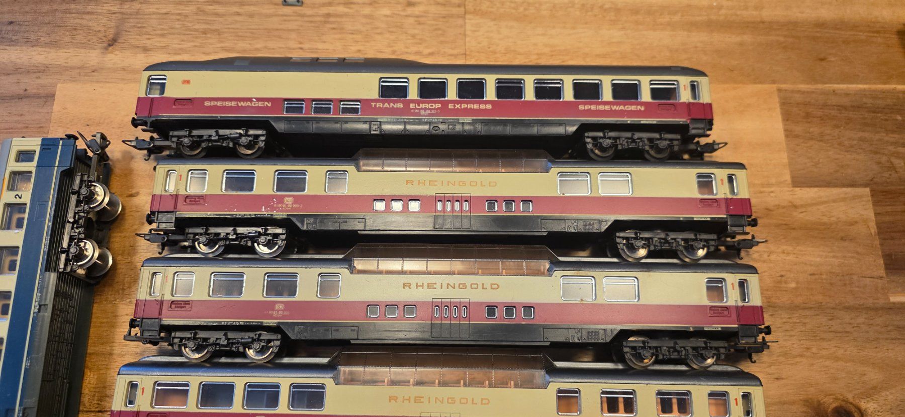 Lima Modellini di ferrovie: Lima Rheingold DB Wagen 8 stück HO/DC – Usato da Hochfelden venduto da Danizh0 1