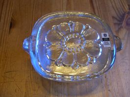 hübsche Glasdose mit Deckel, CH Diamantglas handgegossen