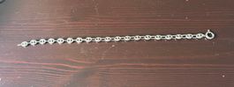 Bracelet en argent décorée   Longueur 21 cm  Largueur 0,5 cm
