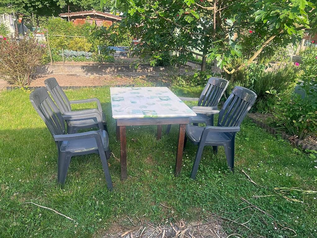 Set di tavolo e panche: Gartenmöbel – Usato da Basel venduto da ann_cq59