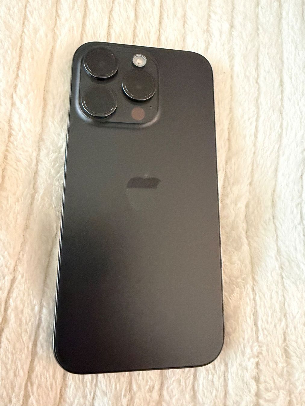 Apple Portables: iPhone 15 pro 128 GB – D'occasion à Engelberg par Liesel2 1