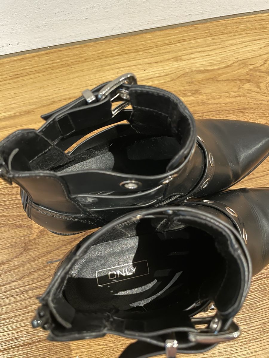 Only Scarpe da donna: Stiefeletten Kunstleder – Usato da Zofingen venduto da silbosja 3