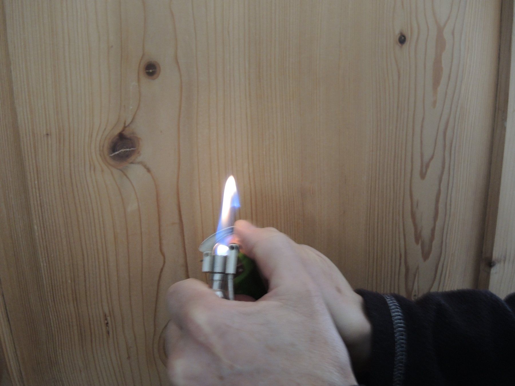 Feuerzeuge: Feuerzeug  Gasfeuerzeug Patrone – Gebraucht aus Rorschach von maeck8 8