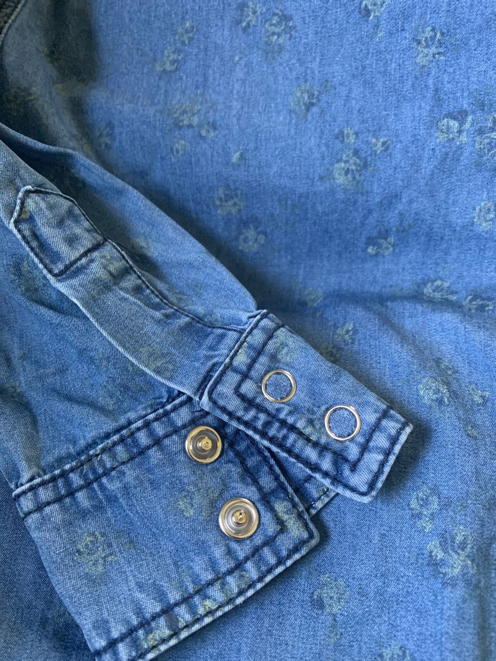 Camicette: Jeansbluse, mit Blumenmuster, Gr. S – Usato da Zürich venduto da Nora321 4