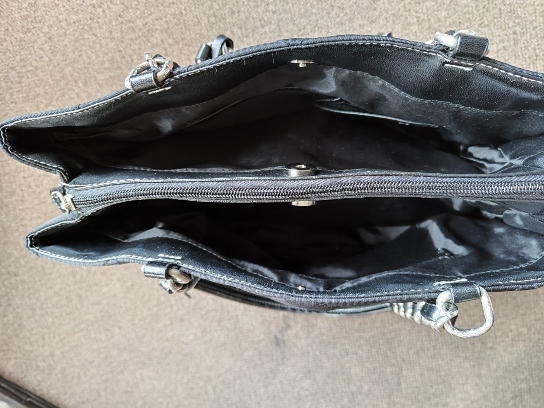 Borse da donna: Handtasche, schwarz – Usato da Saas im Prättigau venduto da eve_22 2