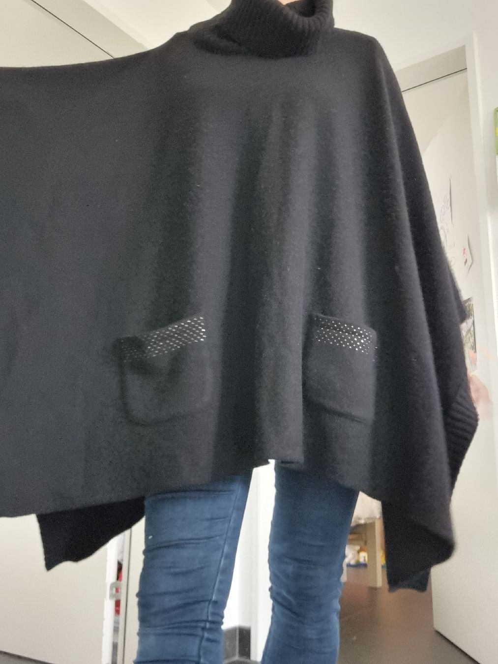 Altro in Moda donna: poncho Cape Onesize schwarz Wolle – Usato da Bad Zurzach venduto da Mfritzli 2