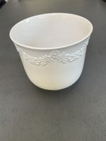 Übertopf, weiss mit Blumenmuster