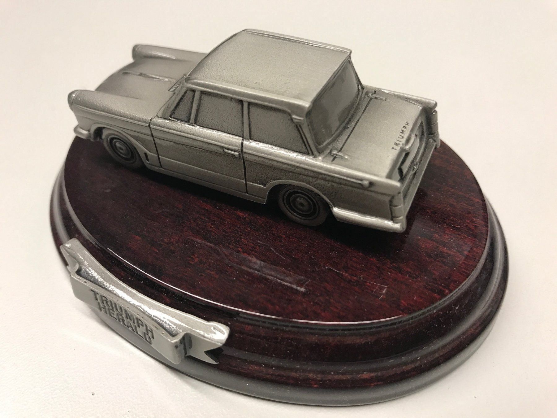 Triumph Modellini d'auto: Triumph Herald two door saloon – Nuovo e nell'imballaggio originale da Giswil venduto da Healey71 6