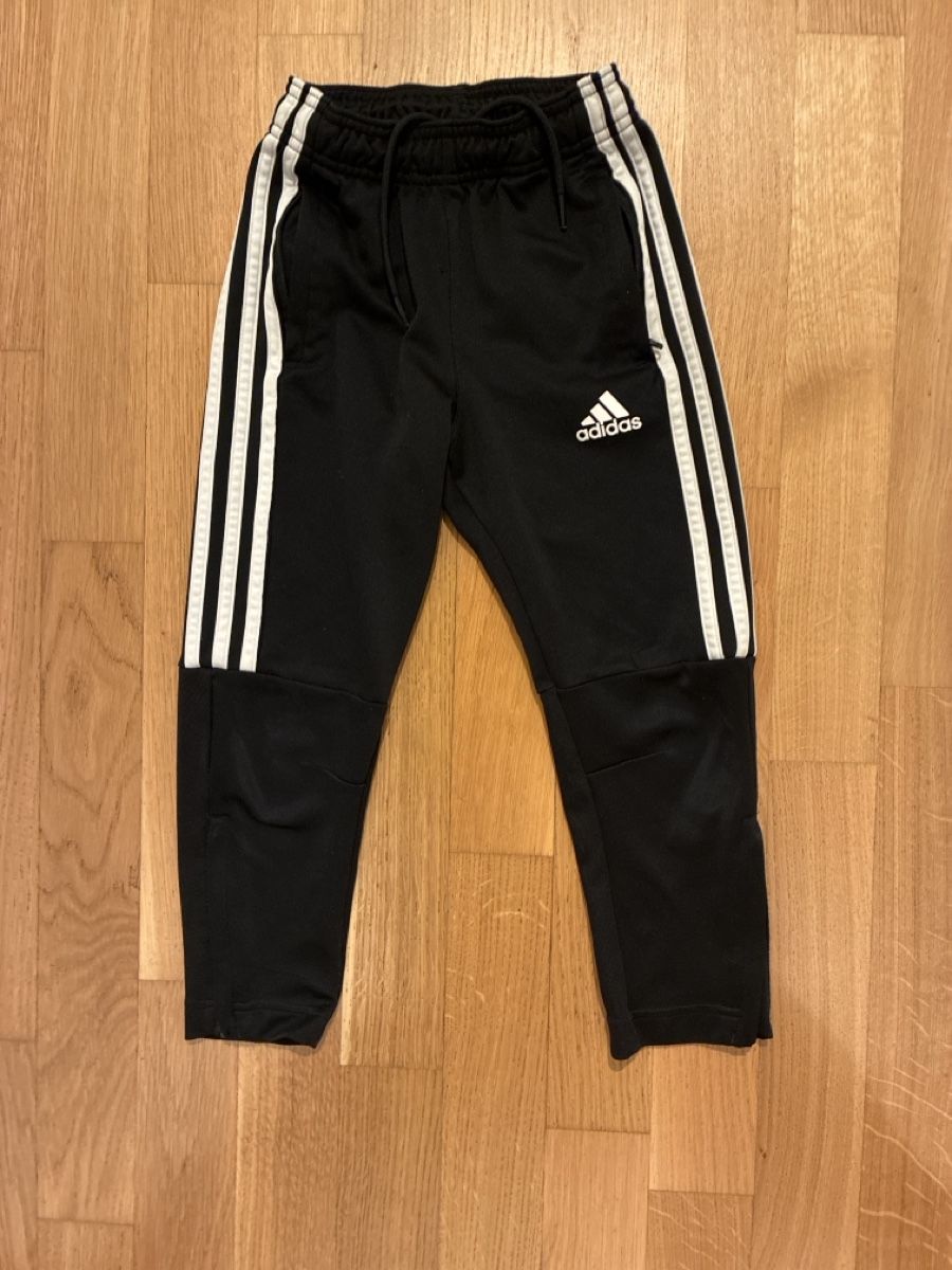 Adidas Pantaloni: Adidas Sporthose , Trainerhose  – Usato da Winterthur venduto da Tiklo