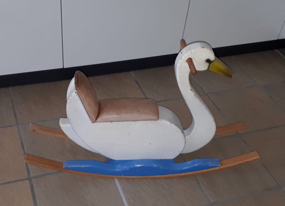 Spielzeuge: Schaukelschwan Holz – Gebraucht aus Oberdorf BL von Eselsohr21