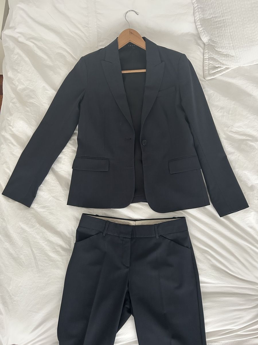 Ensembles & Tailleurs: Theory Anzug – D'occasion à Walchwil par Ser_y8w5