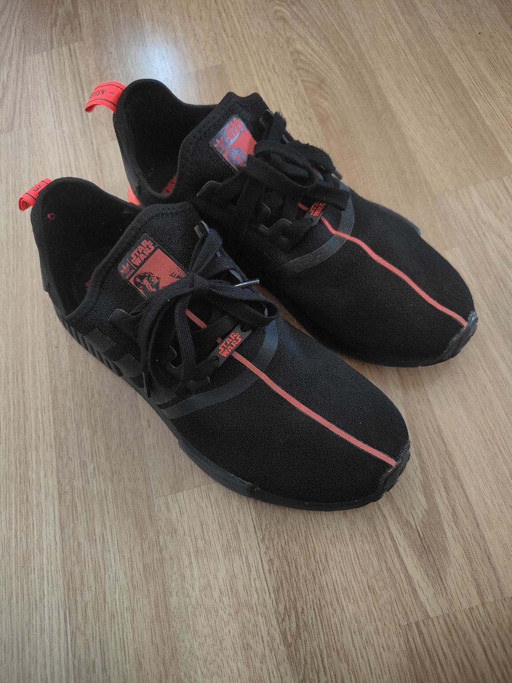 Adidas Herrenschuhe: Baskets Adidas Star Wars noir rouge taille 43 1/3 – Gebraucht aus Biel/Bienne von Edi5Roli3 3