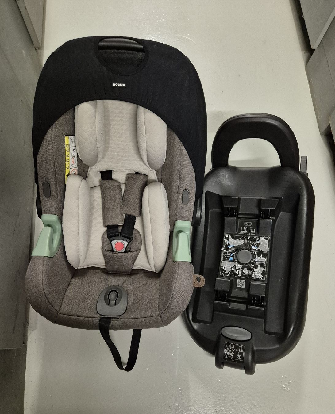 Seggiolini per auto: Babyschale + Isofix-Basisstation–Neuwertig – Nuovo (secondo la descrizione) da Wettingen venduto da mcu_67 1