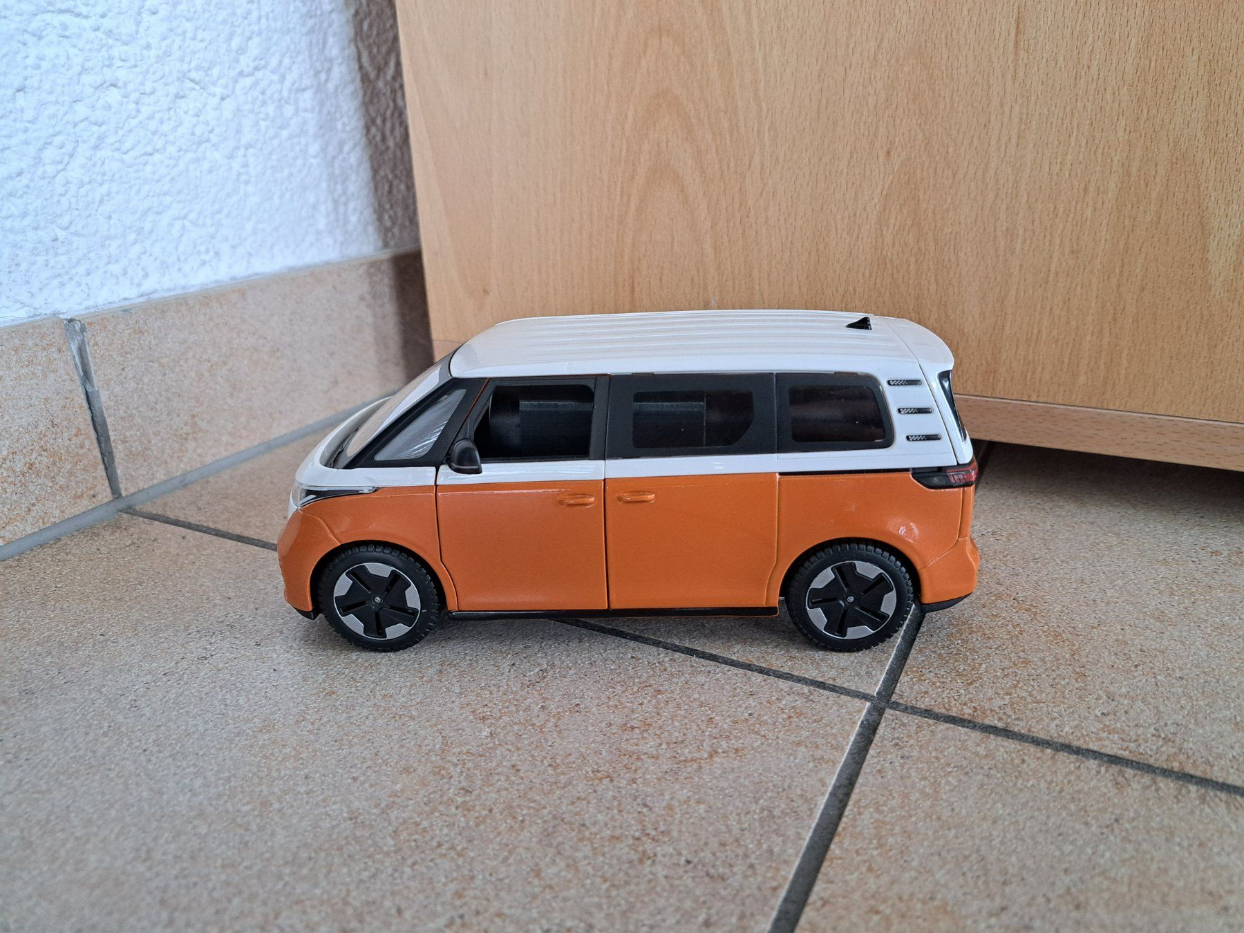 Maisto Modellini d'auto: ID.Buzz mit Powerbank – Usato da Roggliswil venduto da katze23456789