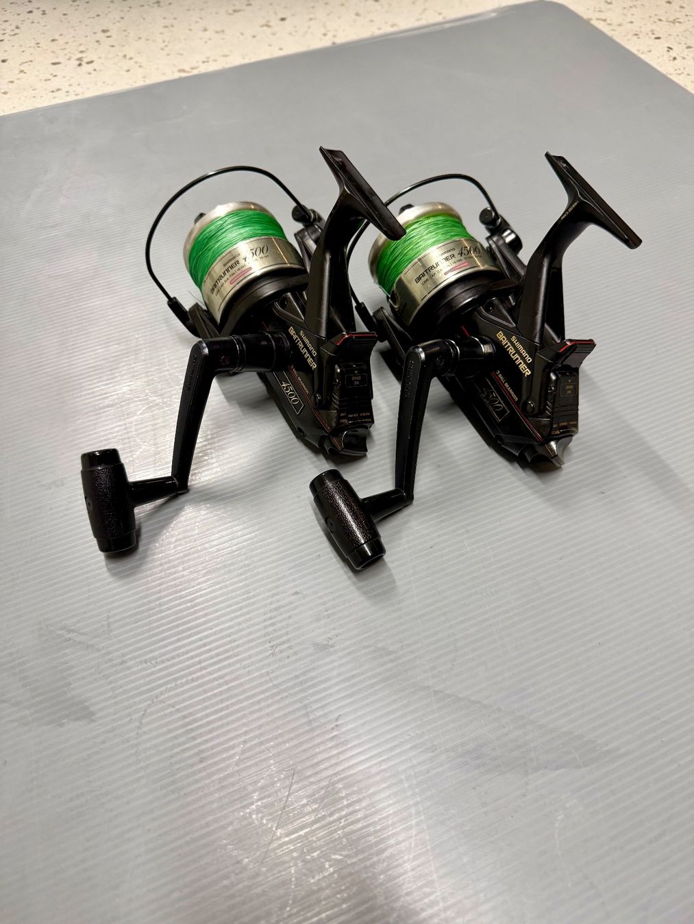 Shimano Tamburi & Mulinelli: 2x Shimano US Baitrunner  4500gr Wels Karpfenrollen – Usato da Trimbach venduto da duri.. 4