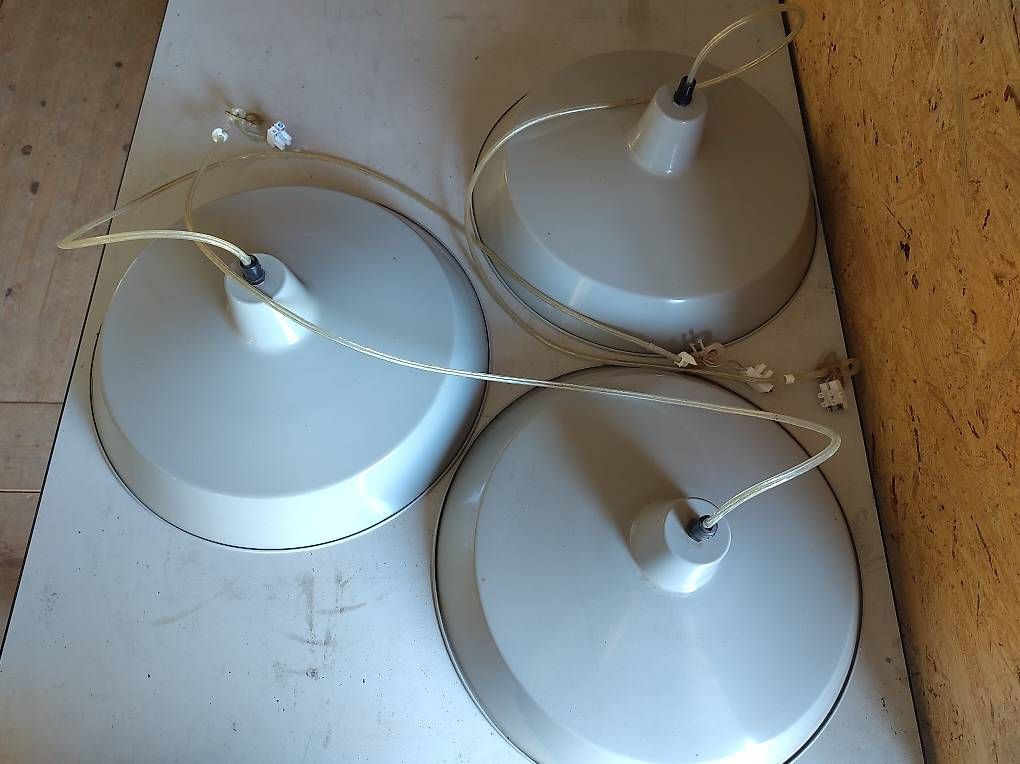 Lampadari & plafoniere: lampes industrielles suspensions grises – Usato da Puidoux venduto da Faucardeuse