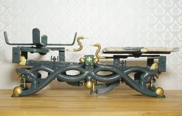 dekorative antike Schwanenhals Waage