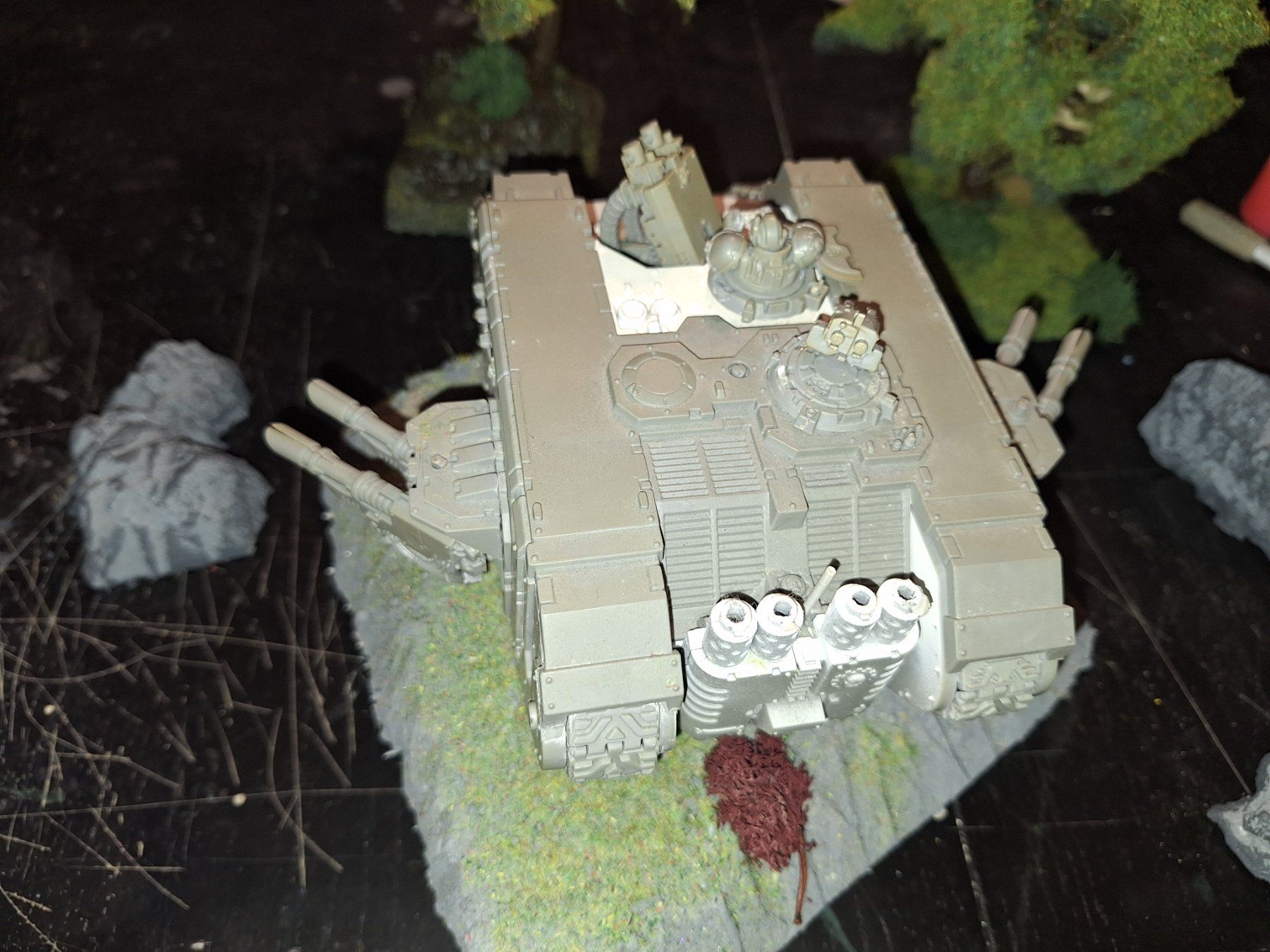 Statuette: Warhammer 40k Land Raider Proteus Panzer -Unbemalt – Usato da Recherswil venduto da Toby.sk55 4
